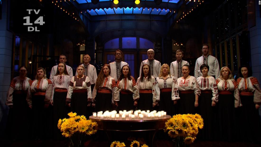 'Saturday Night Live' opens with a powerful tribute to Ukraine