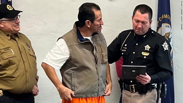 Kentucky sheriff honors prisoner who pulled people from rubble of collapsed candle factory