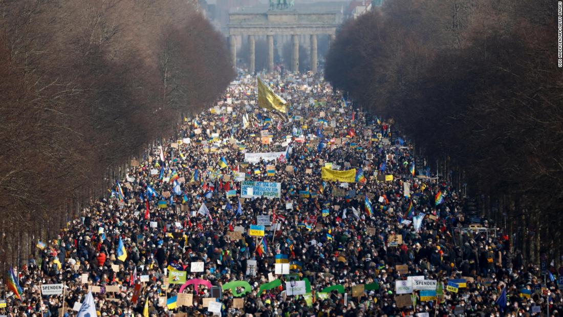 Thousands of people gather in Berlin&#39;s Tiergarten park to protest against the ongoing war in Ukraine on February 27.