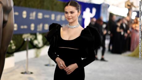 SANTA MONICA, CALIFORNIA - FEBRUARY 27: Selena Gomez attends the 28th Screen Actors Guild Awards at Barker Hangar on February 27, 2022 in Santa Monica, California. 1184550 (Photo by Emma McIntyre/Getty Images for WarnerMedia)