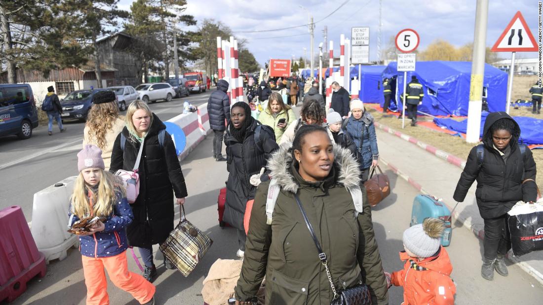 Exodus utečencov: Státisíce ľudí utekajú pred Putinovým útokom na Ukrajinu, keďže teploty klesajú