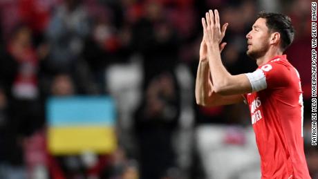 Roman Yaremchuk: Ukrainan ja Benfican tähti itkee kyyneleitä saatuaan seisovia suosionosoituksia