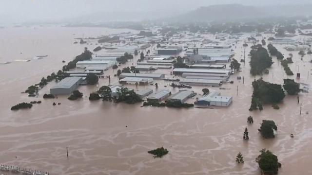 Record-breaking floods hit eastern Australia gemist? Kijk het hier.