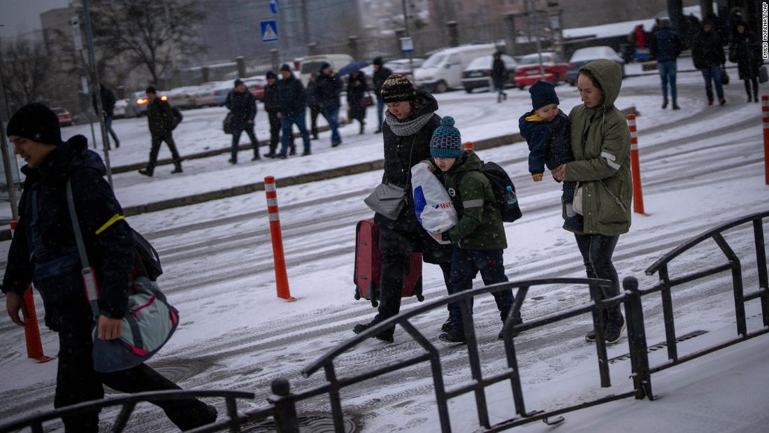 Freezing temperatures add to Kyiv's problems as Russian troops approach Ukrainian capital