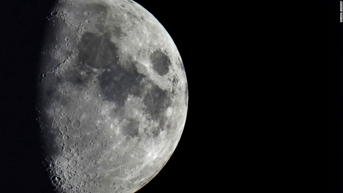 Esto es lo que sucede cuando la basura espacial golpea la Luna