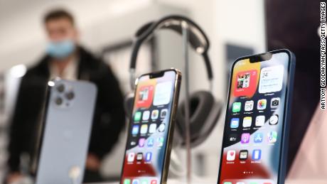 Apple suspends all product sales in Russia