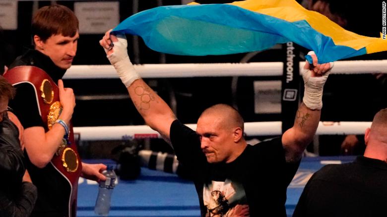 'It's my duty': World heavyweight boxing champ returns to Ukraine to fight