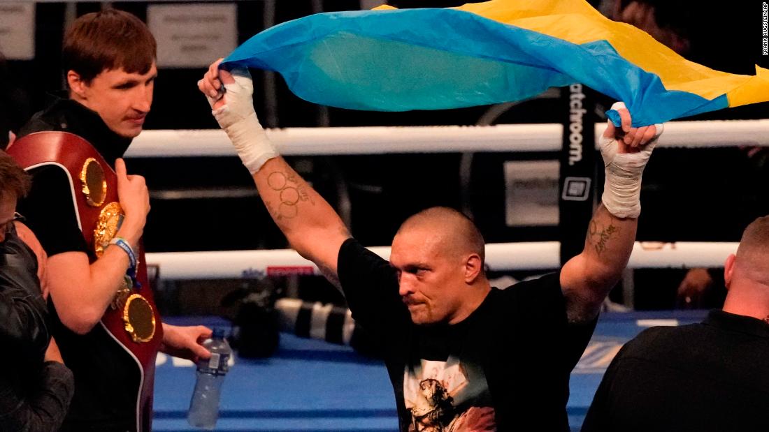 World heavyweight boxing champ Oleksandr Usyk returns to Ukraine to fight – CNN Video