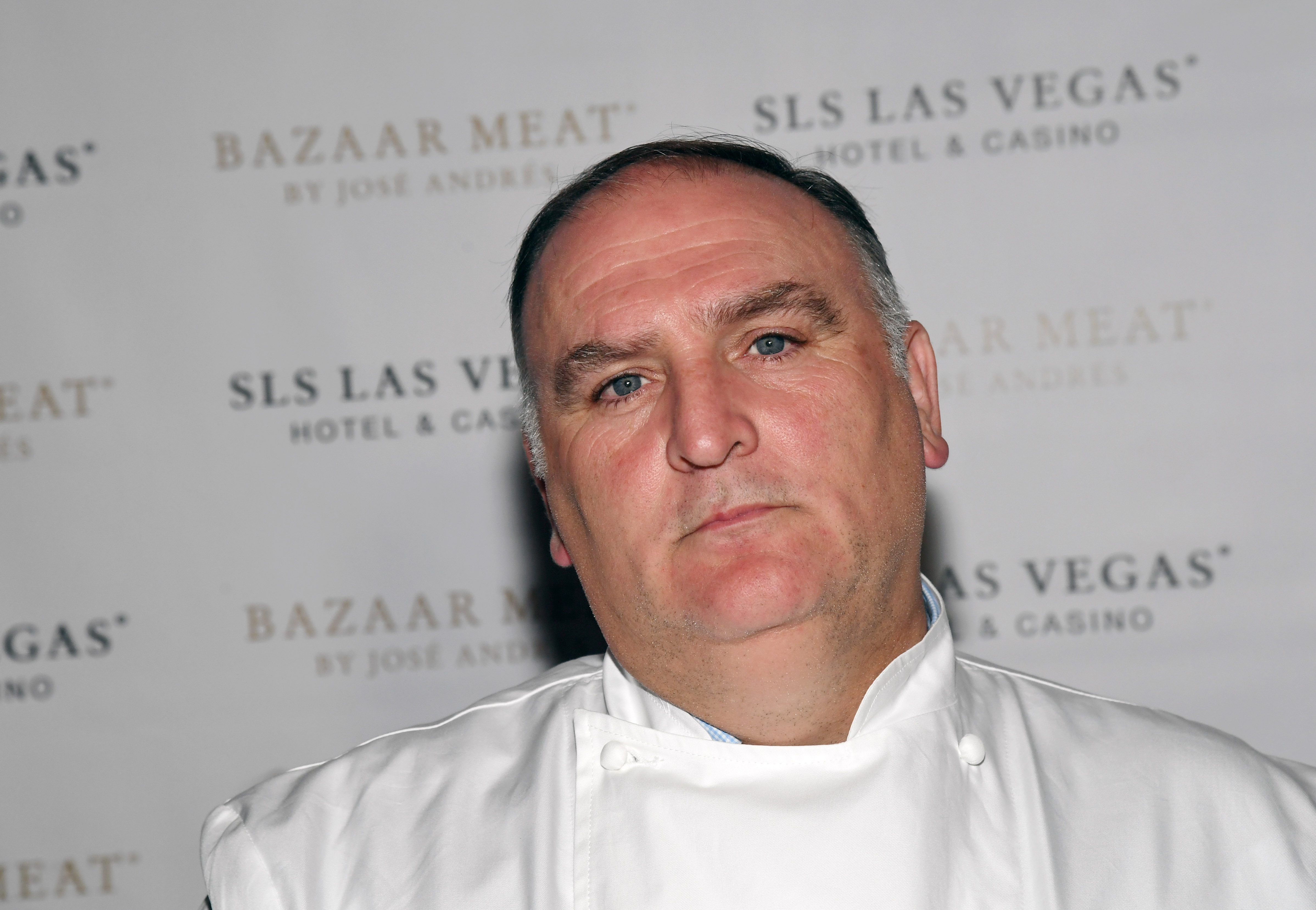 Chef José Andrés alimenta a refugiados que escapan de Ucrania - CNN Video