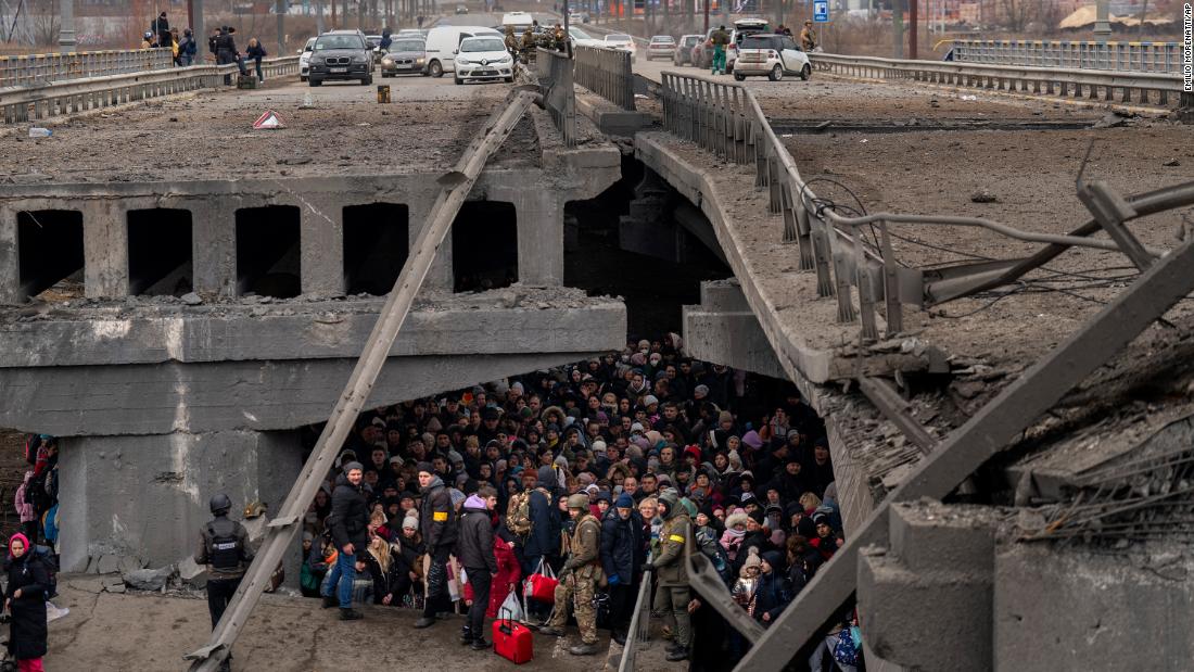Evakuasi Mariupol dihentikan karena pejabat Ukraina menuduh Rusia melanggar gencatan senjata