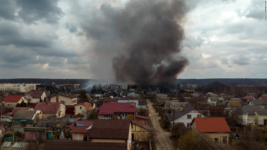 Rosja wystrzeliła 600 pocisków.  Wysoki rangą funkcjonariusz obrony USA powiedział, że 95% skumulowanych sił bojowych znajduje się teraz na Ukrainie