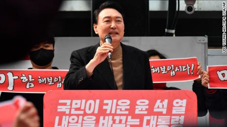South Korean presidential candidate Yoon Suk Yeol of the People Power Party campaigns in Busan on March 4. 