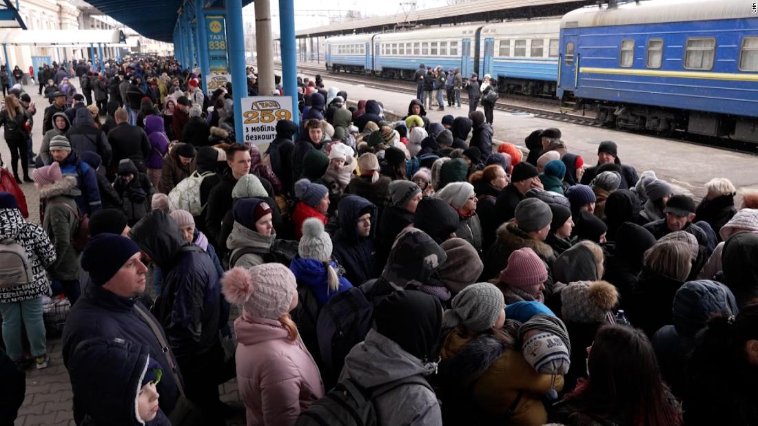 Video: Ukranians pack station in hopes for a train to safety – CNN Video