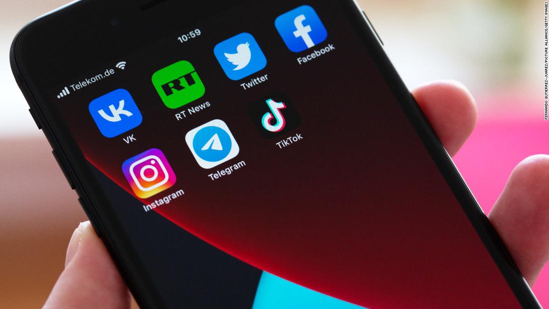 Netflix quitte la Russie et TikTok suspend de nouveaux messages