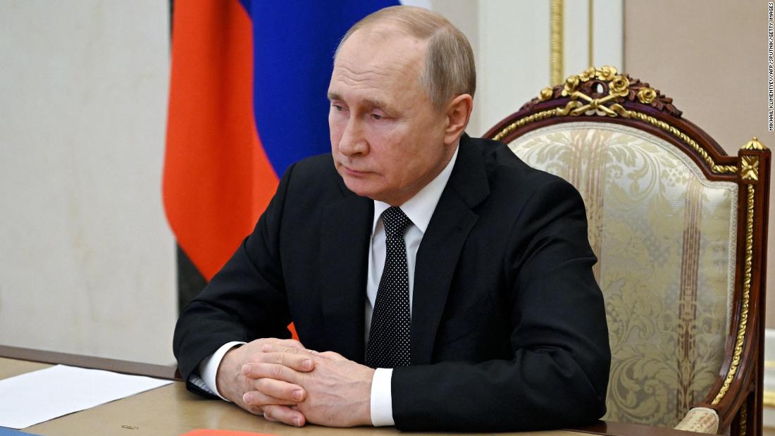 ‘He’s in a corner’: Expert breaks down Putin’s nuclear threats – CNN Video