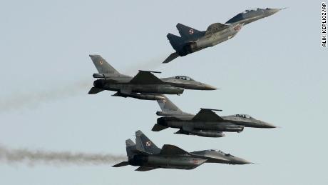Why the US rejected Poland&#39;s plan to send fighter jets to Ukraine 