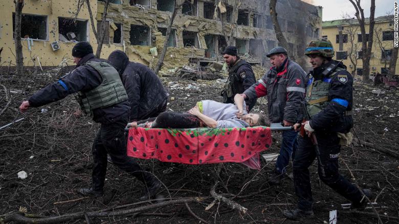 Pregnant woman and her baby die after Mariupol maternity hospital bombing