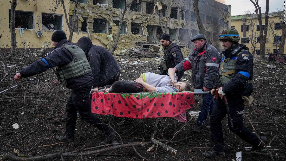 Pregnant woman and her baby die after Mariupol maternity hospital bombing