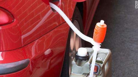 Police are warning drivers to protect against gas thefts as oil prices soar.  Here's what they recommend