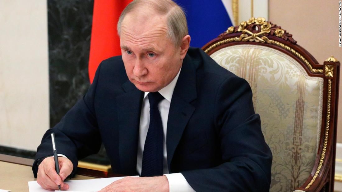 Ex-CIA official explains who Putin should be afraid of