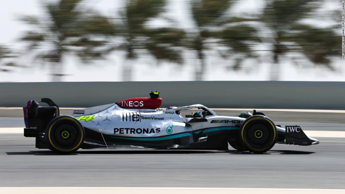 Hamilton plays down hopes of starting F1 season with a win