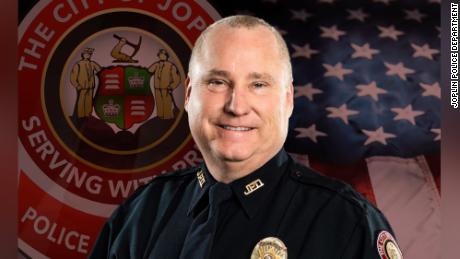 Oficial de Missouri muere en el cumplimiento de su deber después de un tiroteo