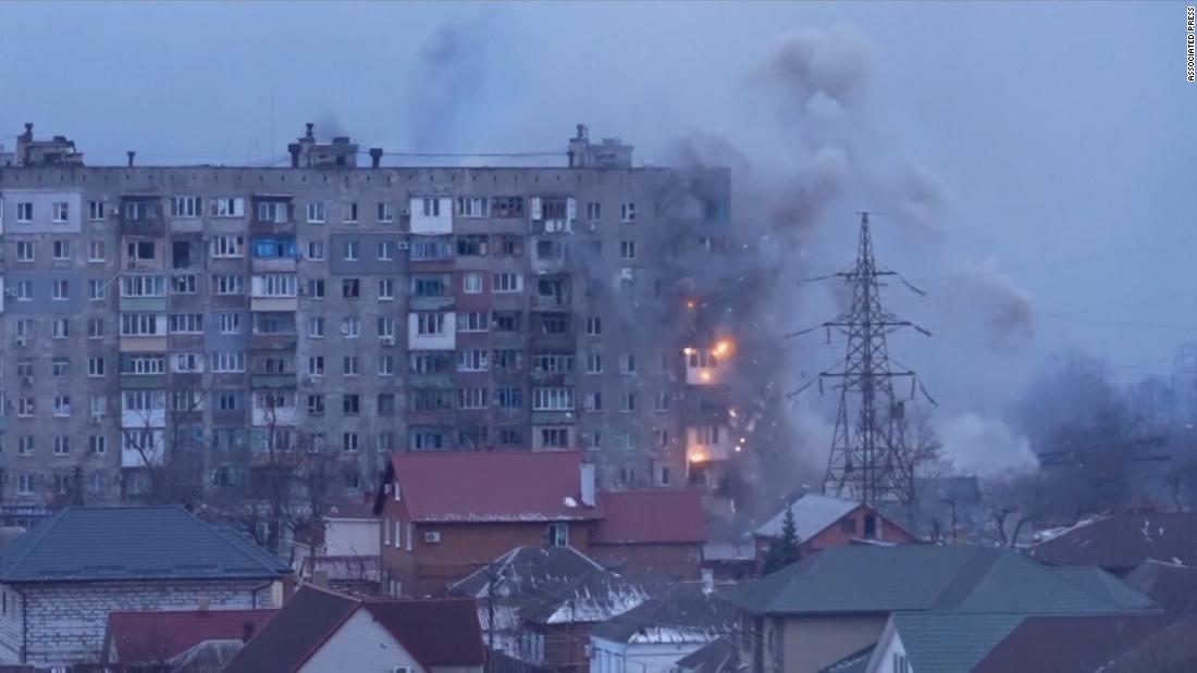Tank fires on an apartment building in Ukraine