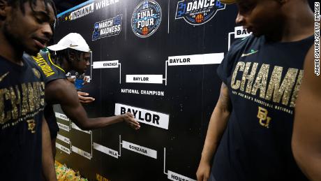 Baylor&#39;s Jonathan Tchamwa Tchatchoua completes the bracket after defeating the Gonzaga Bulldogs 86-70 in the 2021 National Championship. 