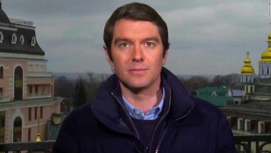 Fox correspondent Benjamin Hall has left Ukraine after suffering injuries from deadly attack – CNN