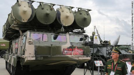 Está aumentando la presión sobre la administración Biden para encontrar una manera de suministrar a Ucrania los sistemas de defensa aérea S-300.