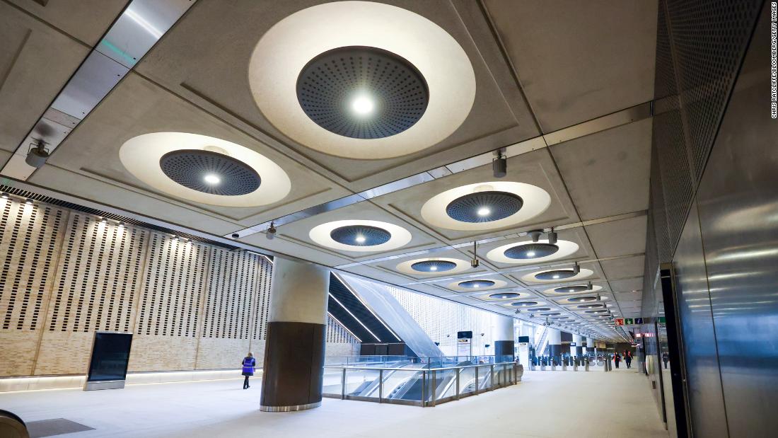 &lt;strong&gt;Semi-subterranean: &lt;/strong&gt;The Paddington Crossrail station is sunk into the ground beside the current railway station.