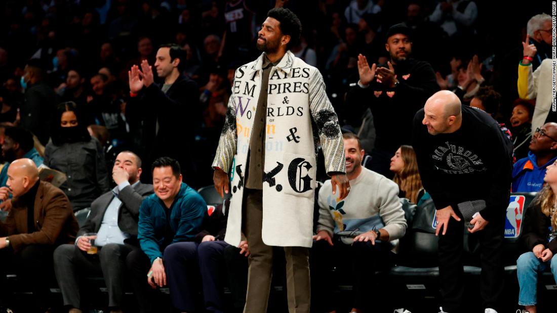 Kyrie Irving: NBA multou Brooklyn Nets em US $ 50.000 por deixar jogador no vestiário da equipe