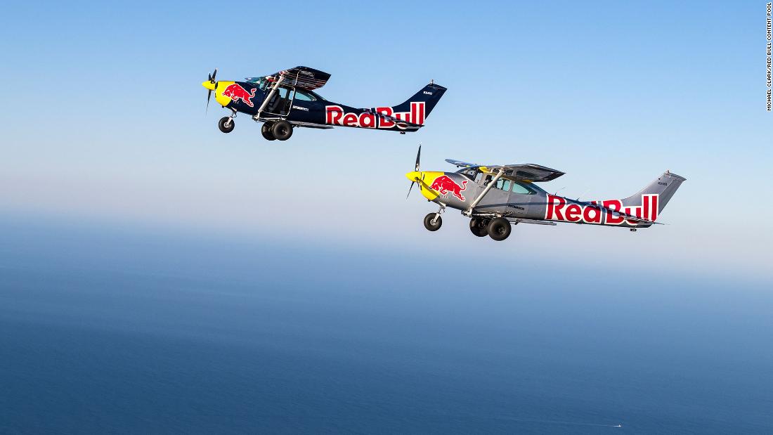 A look behind the scenes of the Red Bull Plane Swap  – CNN Video
