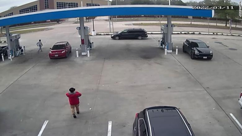 Store manager chases van after thieves steal more than 1,000 gallons of diesel fuel from family-owned gas station