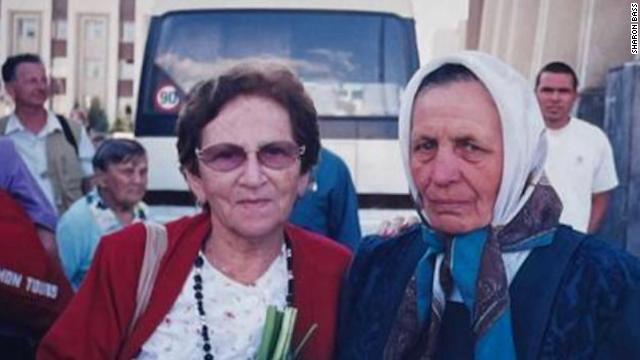 Gemist: Woman helps family that saved hers during Holocaust