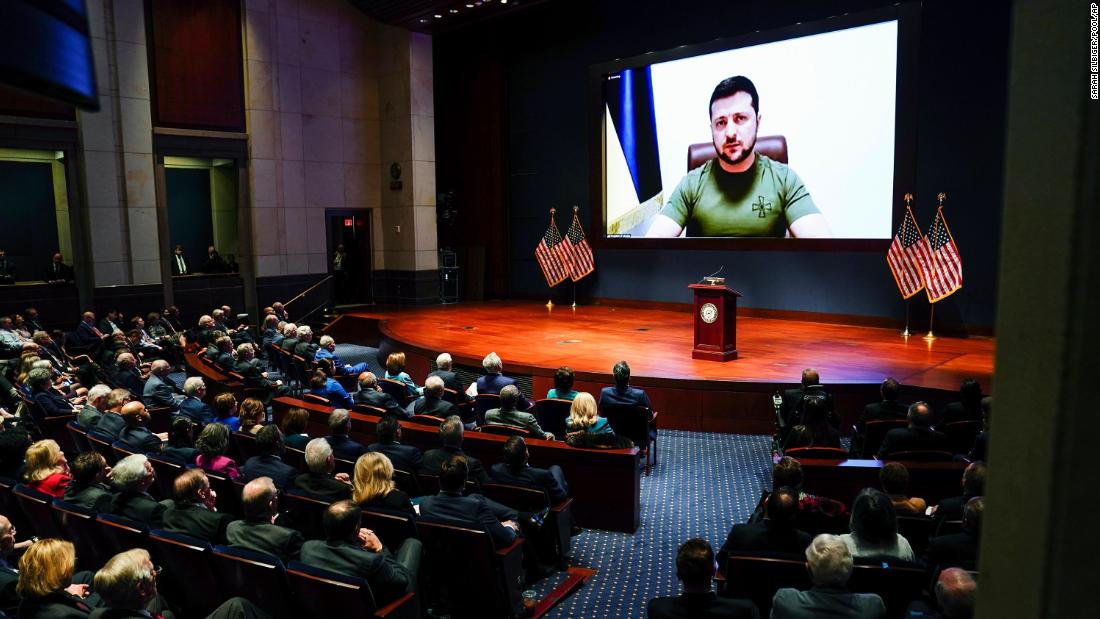 Rússia invade a Ucrânia e Zelensky fala no Congresso