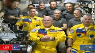 Российские космонавты вызвали спекуляции после прибытия на Международную космическую станцию ​​в цветах Украины