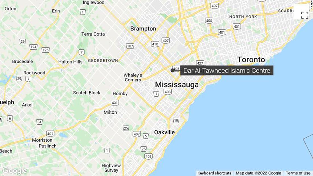 Canada mosque: Worshipers subdue attacker in Mississauga