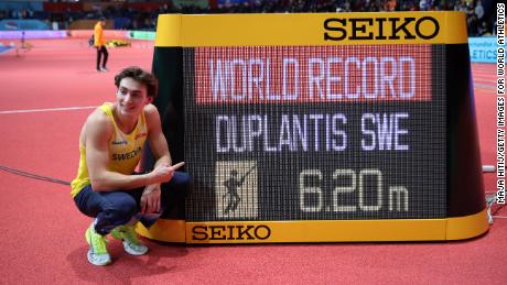 Gold medalist Mondo Duplantis celebrates after setting a new world record of 6.20m during the men&#39;s pole vault.