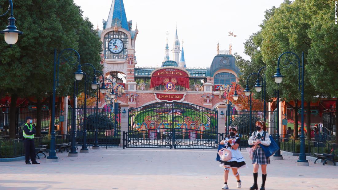 Shanghai Disney se zavírá, protože město zaznamenalo rekordní nárůst případů Covid