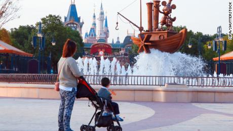 تم إغلاق منتجع Shanghai Disney ، بما في ذلك Disneyland Shanghai و Disney Town و Wish Park حتى إشعار آخر. 