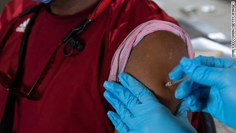 Mohla by sa vakcína proti Covid-19 stať každoročnou dávkou?  niektorí odborníci si to myslia