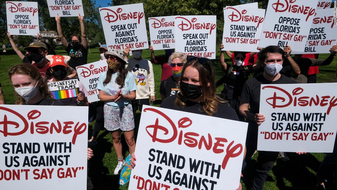 Disney-Mitarbeiter kündigen, da ESPN und Disney+ die LGBTQ+-Rechte unterstützen