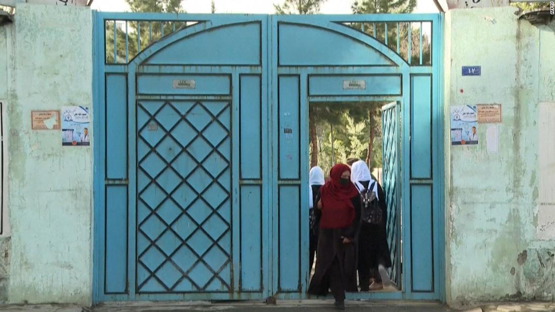 Video: Taliban postpones return to school for Afghan girls above 6th grade – CNN Video