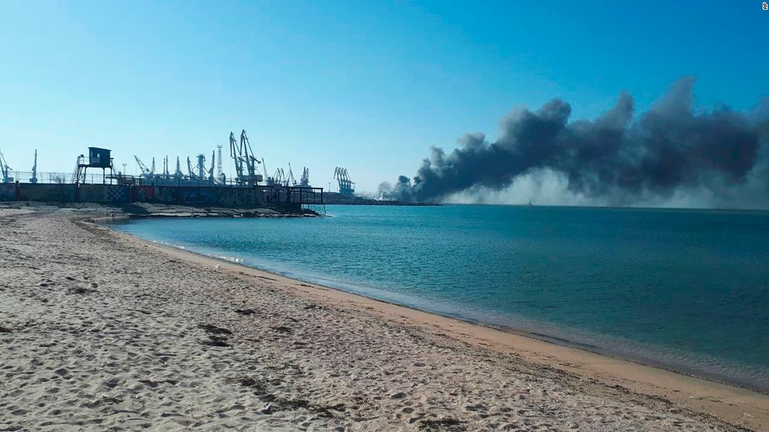 Ukrainer behaupten, ein großes russisches Kriegsschiff in Berdjansk zerstört zu haben