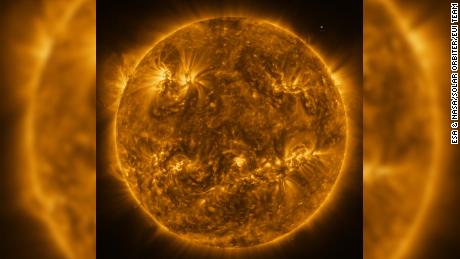 The new image from Solar Orbiter shows the sun in extreme ultraviolet light.