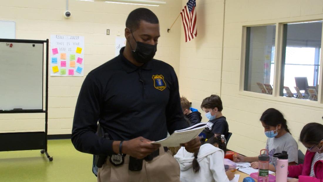 ‘Setting reachable goals’: How a cop’s class motivates 5th graders – CNN Video