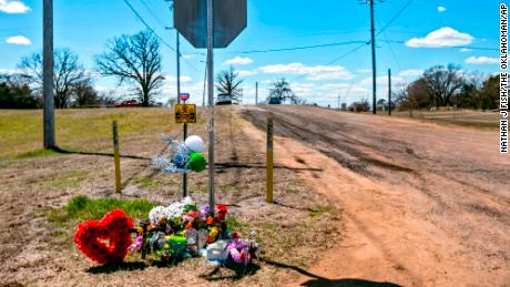 Um memorial foi criado para os alunos do ensino médio que morreram na terça-feira