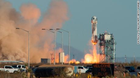 Aquí está quién volará el jueves para el lanzamiento espacial de Blue Origin