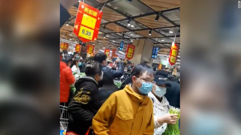 Video shows panic buying as Shanghai to enter lockdown
